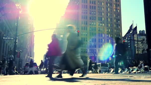 바쁜 도시 거리에 걷는 사람들 — 비디오