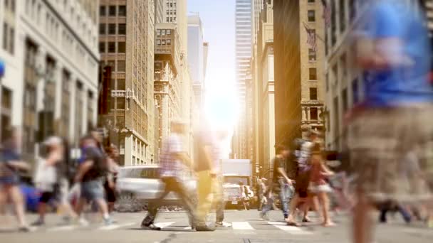 Menschen zu Fuß auf der New Yorker Straße — Stockvideo