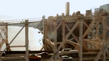 gün batımında şehre sürüş trafik