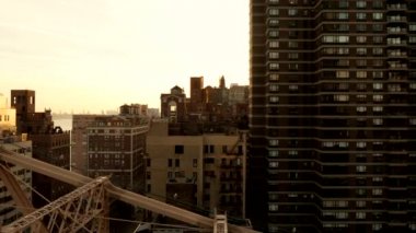 gün batımında şehre sürüş trafik