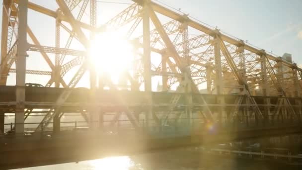 Pont de passage de la circulation automobile — Video