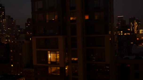 Rascacielos de la ciudad de Nueva York por la noche — Vídeos de Stock