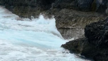 resif taş Uçurumun kıyısında