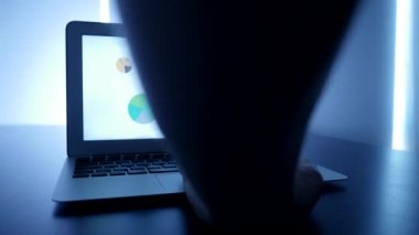 diyagramlar üzerinde dizüstü bilgisayar