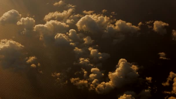 空飛ぶ雲の上 — ストック動画