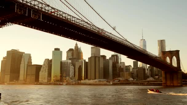 Panorama města a most — Stock video
