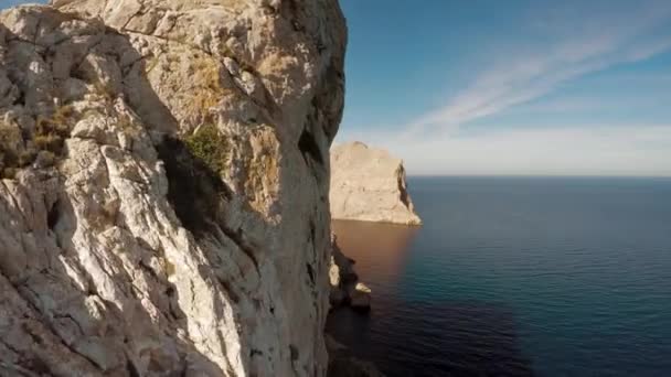 Вид на побережье моря — стоковое видео