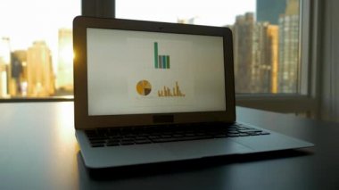 İş çizelgeleri ile Laptop perde