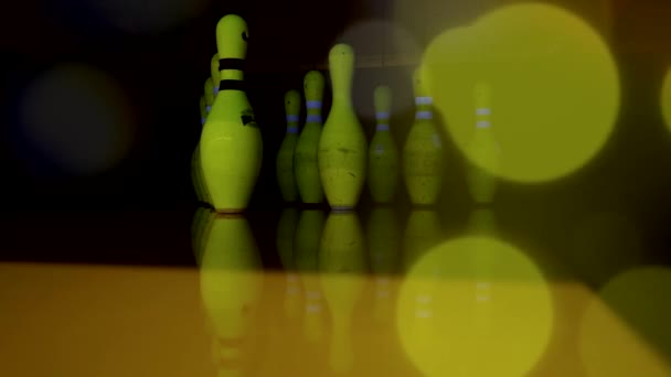 Käglor för bowling spela gränd — Stockvideo