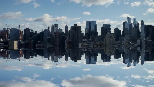 Nuvens movendo-se rápido sobre a cidade — Vídeo de Stock