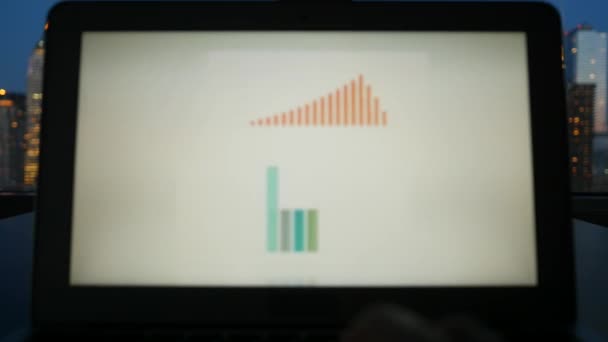 Ekran laptopa z diagramy biznesowe — Wideo stockowe