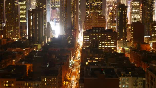 Vista panorámica de la ciudad por la noche — Vídeo de stock
