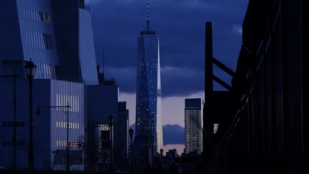 Freedom tower vid solnedgången — Stockvideo