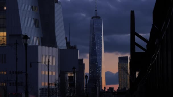 Vrijheid toren bij zonsondergang — Stockvideo