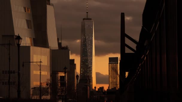 Freedom tower vid solnedgången — Stockvideo