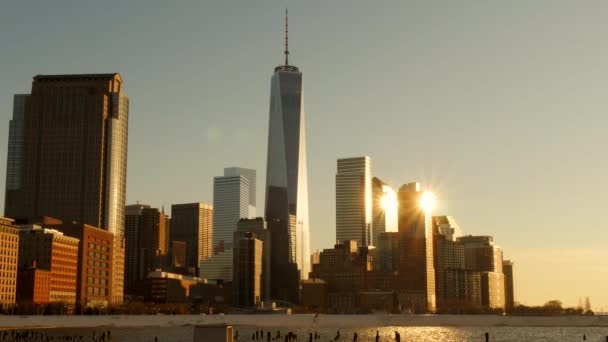 城市天际线在夕阳光 — 图库视频影像