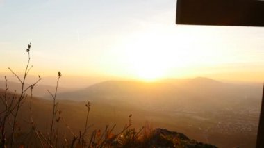 Silhouette günbatımında çapraz