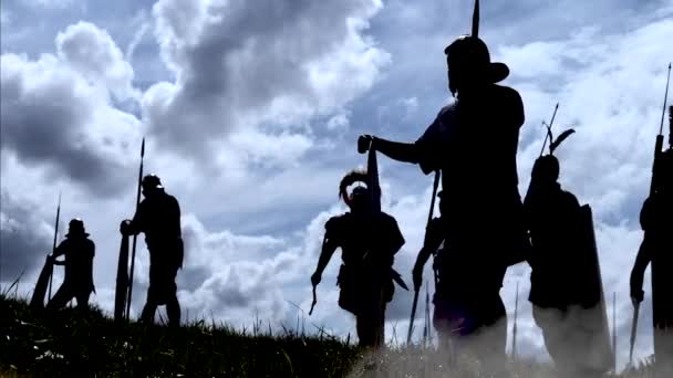 Historische leger troep van gladiatoren soldaten marcheren samen naar oorlog — Stockvideo