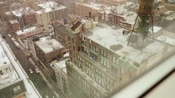 Jour de neige scène dans la ville — Video