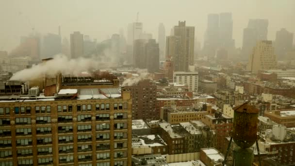 New York City Gebäude im Schnee — Stockvideo