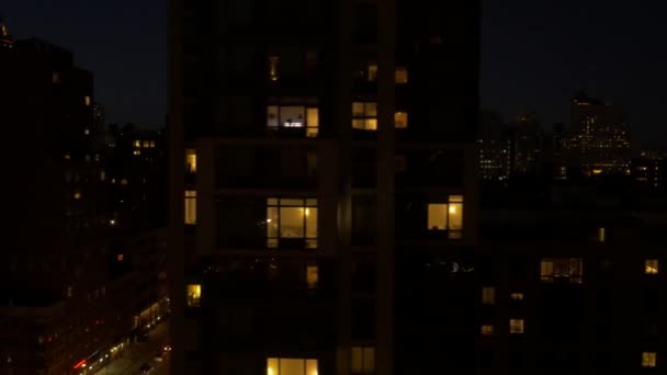Небоскрёбы Нью-Йорка ночью — стоковое видео