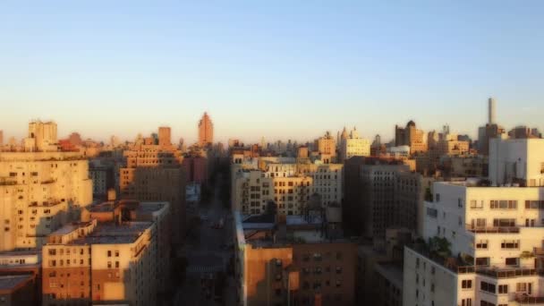 Panorama města při západu slunce — Stock video