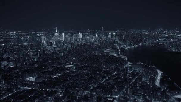 밤에 하늘을 나는 뉴 요크 시 — 비디오