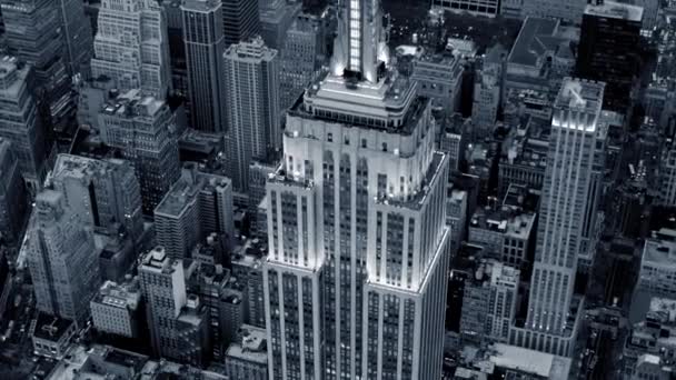 Empire state building at night — Stock Video