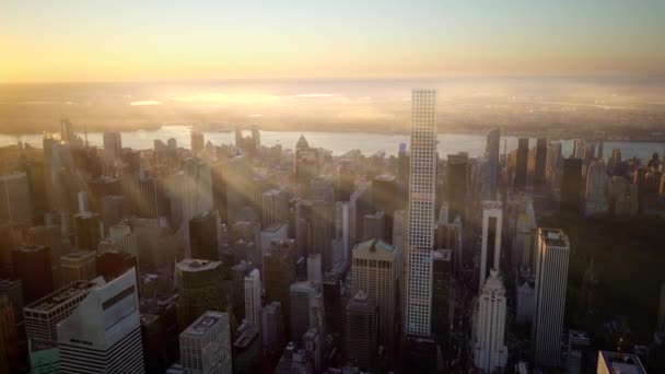 New York skyline bij zonsondergang — Stockvideo