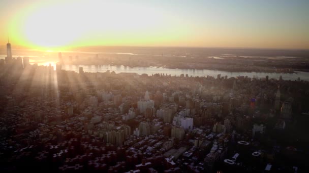 New York skyline bij zonsondergang — Stockvideo