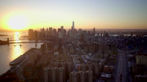New York City Skyline o zachodzie słońca — Wideo stockowe