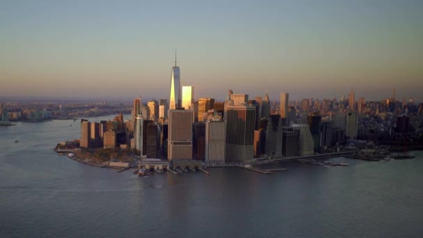 New York skyline bij zonsondergang — Stockvideo