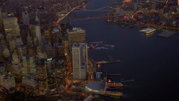 Manhattan skyline 's nachts — Stockvideo