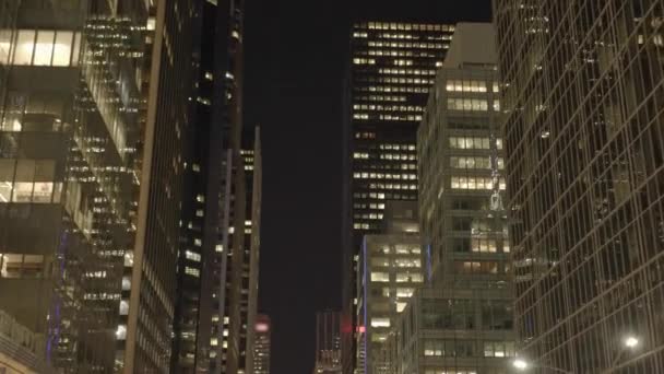 New York wolkenkrabbers 's nachts — Stockvideo