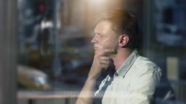 hayat hakkında düşünme adam