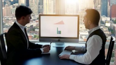 genç profesyonellerin iş toplantısı