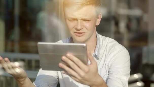 Man having online video chat — Stock Video