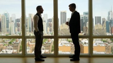 İş adamları toplantı yapıyor.