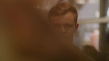 adam kalabalıkta uygulamadıysanız