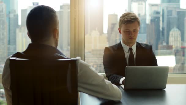 Empresarios teniendo una reunión — Vídeos de Stock