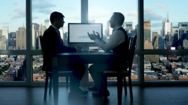 genç profesyonellerin iş toplantısı