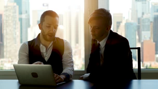 Profesionales teniendo una conversación — Vídeos de Stock