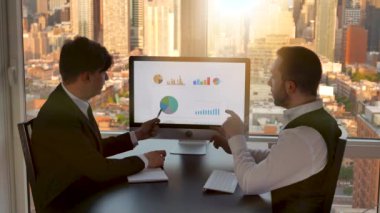 genç profesyonellerin iş toplantısı