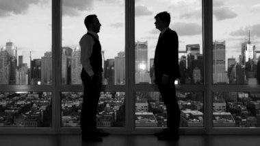 şirketin gelecekteki büyüme hakkında konuşurken profesyoneller