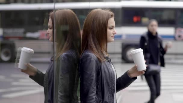 Brunette standing on the sidewalk — Stock Video