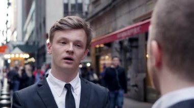 halka açık bir yerde konuşmak işadamları