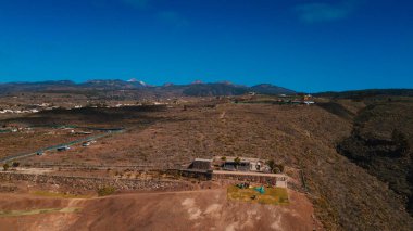 Paragliding Tenerife 'de Taucho' da başlıyor. Paraşütçülerin havalandığı yer..