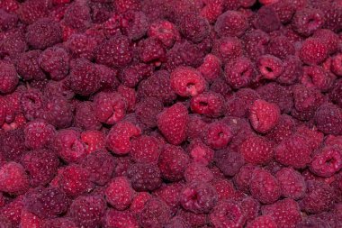 Olgun ahududu Rubus Idaeus 'un arka plan dokusu, yakın plan. Yumuşak seçici odak.