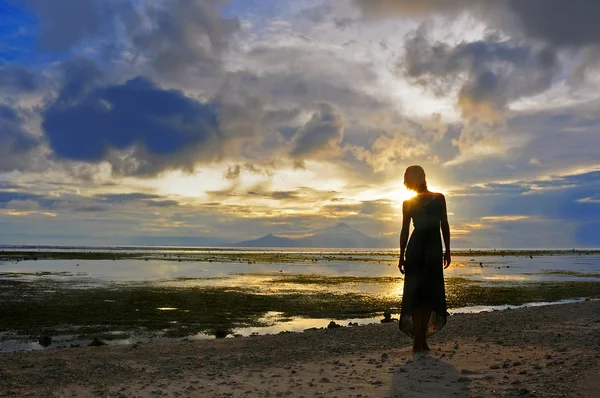 Woman stay at the Sunset over Bali as seen from Gili — Stock Photo, Image