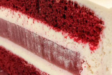 Geleneksel kırmızı kadife pasta dilimi